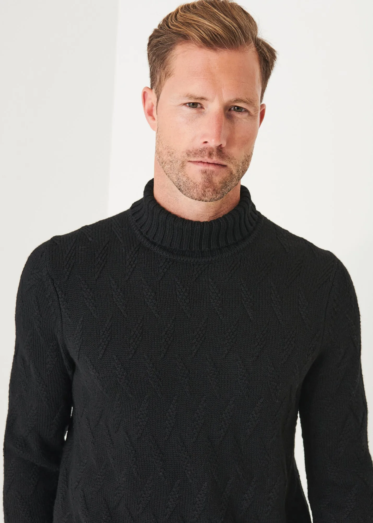 CHEVRON TURTLENECK