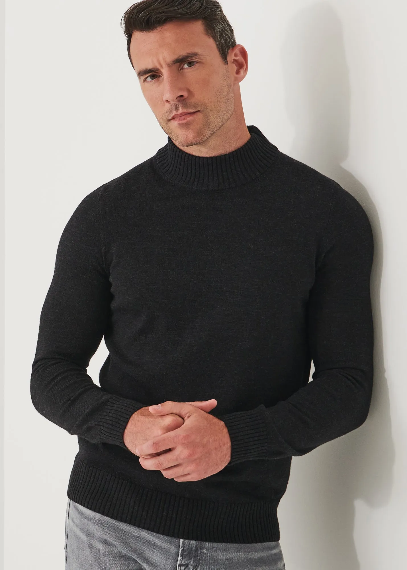 EXTRA-FINE MERINO MOCK NECK SWEATER