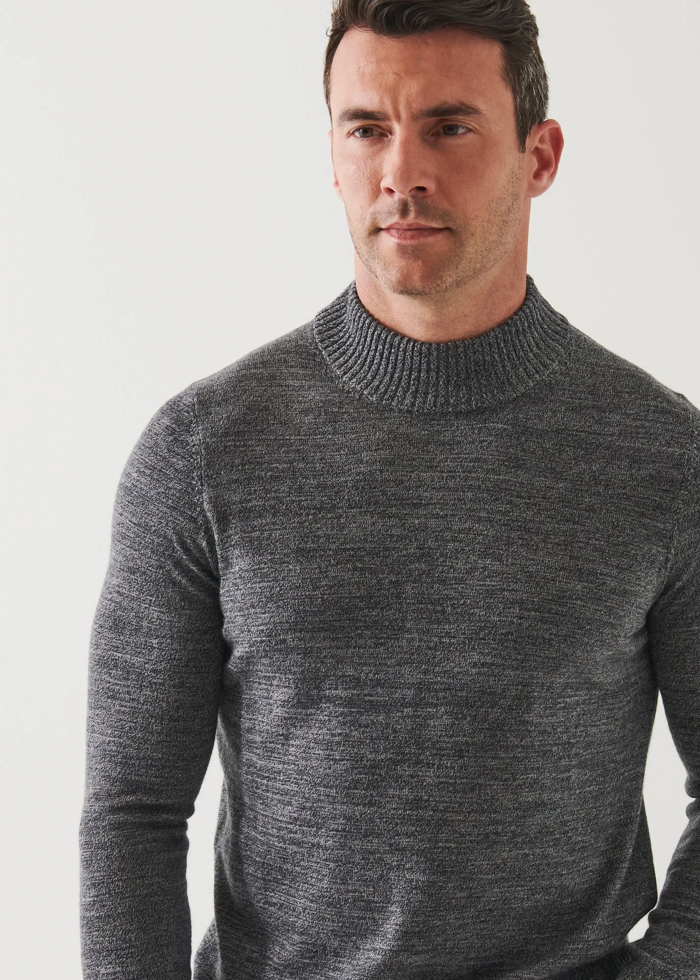 EXTRA-FINE MERINO MOCK NECK SWEATER