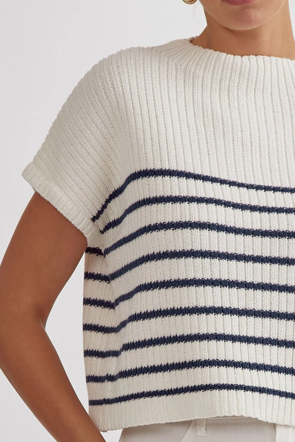 Stripped Pattern Knitted Mock Neck Sleeveless Top